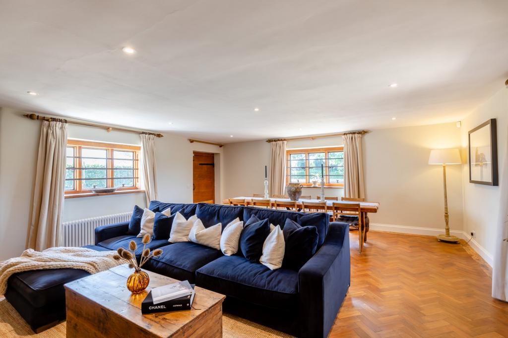 Sitting/Dining Room