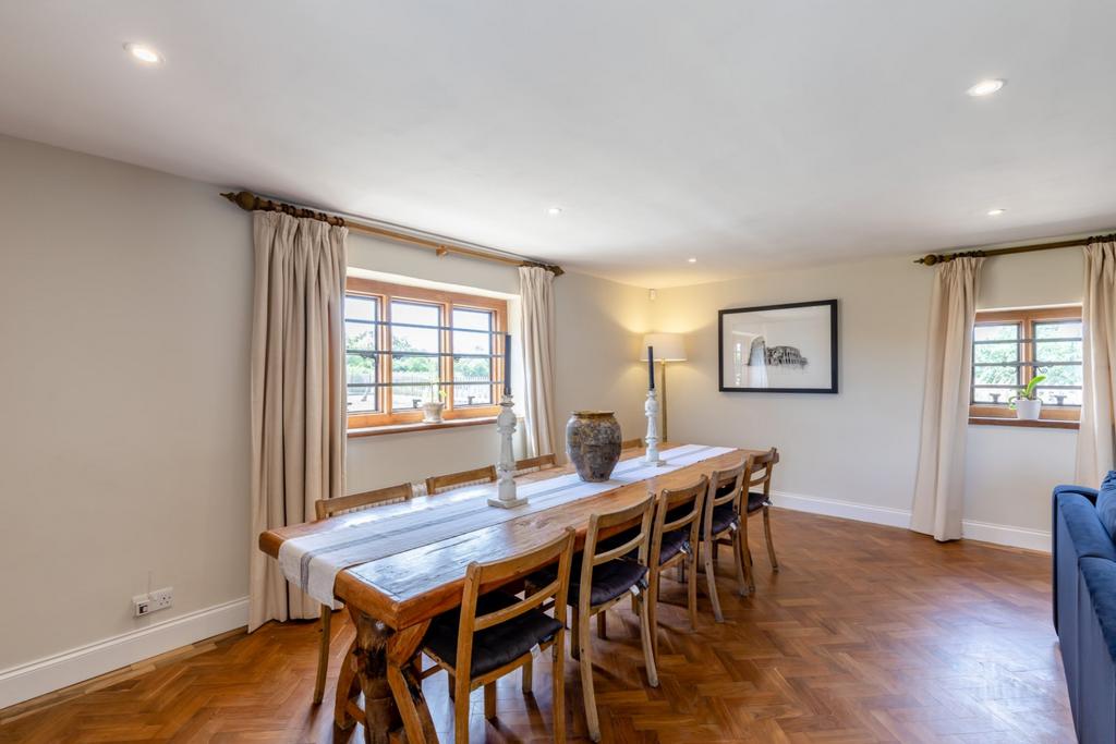 Sitting/Dining Room