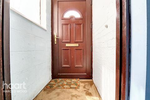 3 bedroom semi-detached house for sale, Keats Avenue, Harold Hill