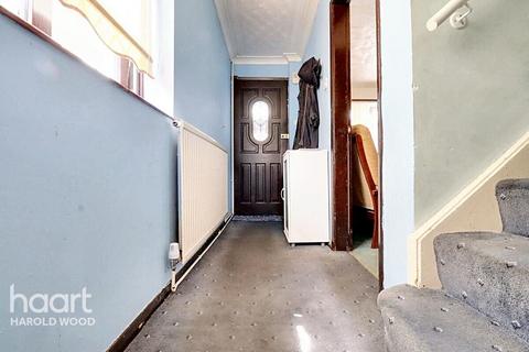 3 bedroom semi-detached house for sale, Keats Avenue, Harold Hill