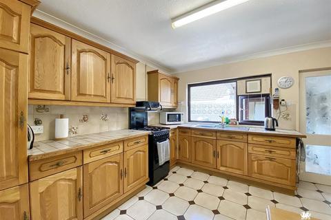 3 bedroom detached bungalow for sale, Lawrenny Road, Cresselly, Kilgetty