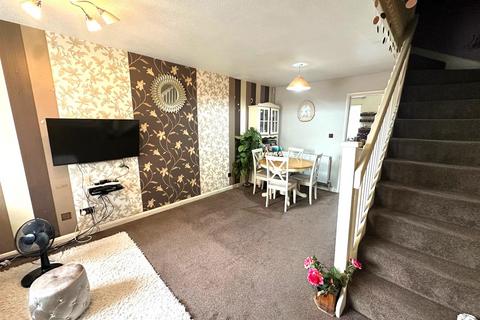 35 Padbury Close, Feltham, TW14 8SP