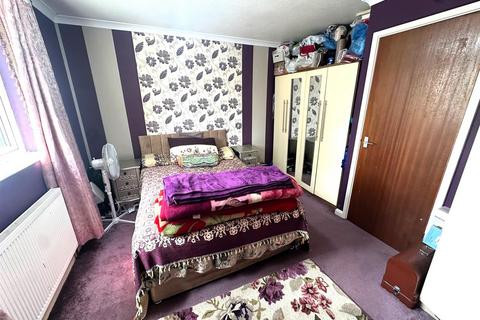 35 Padbury Close, Feltham, TW14 8SP