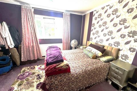 35 Padbury Close, Feltham, TW14 8SP