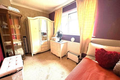 35 Padbury Close, Feltham, TW14 8SP