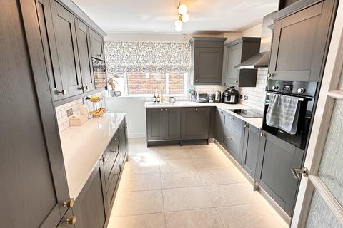 2 bedroom flat to rent, Jesmond Way, Stanmore HA7