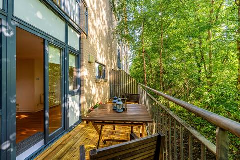 3 bedroom flat for sale, 5 White Cart Court, Flat 1/2, Shawlands, Glasgow, G43 2AT