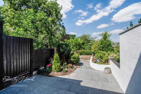 28 Rangers Square, London, SE10 8HR