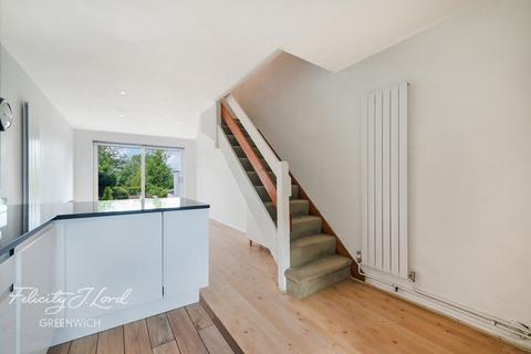 28 Rangers Square, London, SE10 8HR