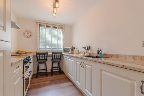 undefined, Lakeview Court, Roundhay