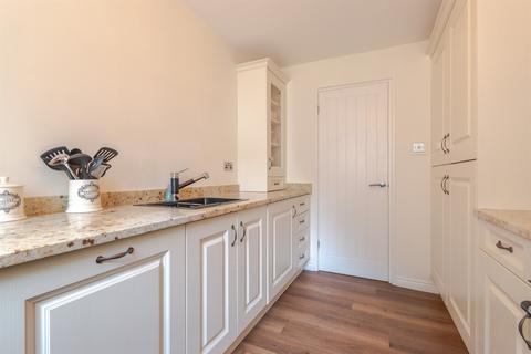 undefined, Lakeview Court, Roundhay
