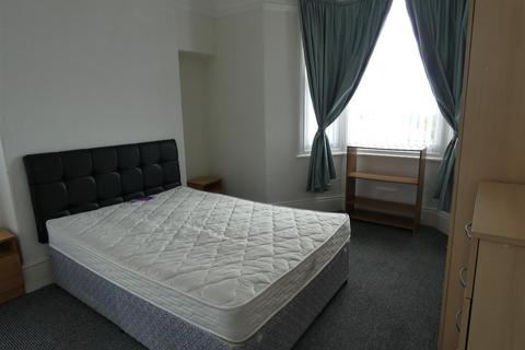 2 bedroom flat to rent, King Edward Place, Gateshead