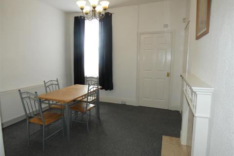 2 bedroom flat to rent, King Edward Place, Gateshead
