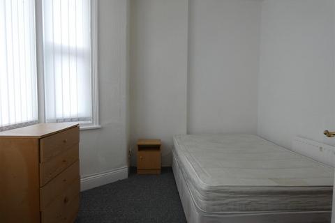 2 bedroom flat to rent, King Edward Place, Gateshead
