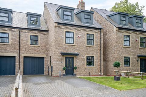 5 bedroom detached house to rent, Mount Vale Gardens, Off Tadcaster Road, York, YO24 1AL
