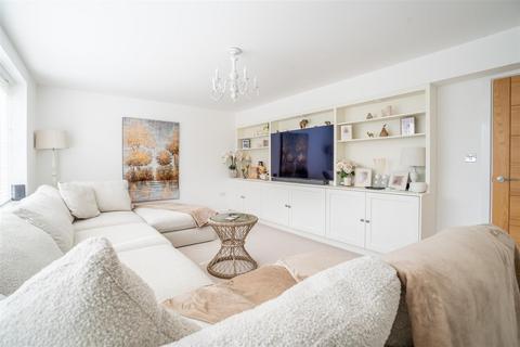 5 bedroom detached house to rent, Mount Vale Gardens, Off Tadcaster Road, York, YO24 1AL