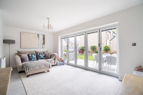 5 bedroom detached house to rent, Mount Vale Gardens, Off Tadcaster Road, York, YO24 1AL