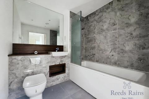 2 bedroom apartment for sale, Adenmore Road, London SE6