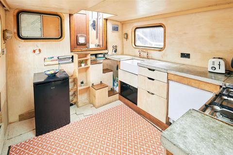 1 bedroom houseboat to rent, Albion Quay, Battersea, SW11