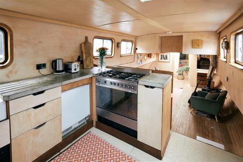 1 bedroom houseboat to rent, Albion Quay, Battersea, SW11