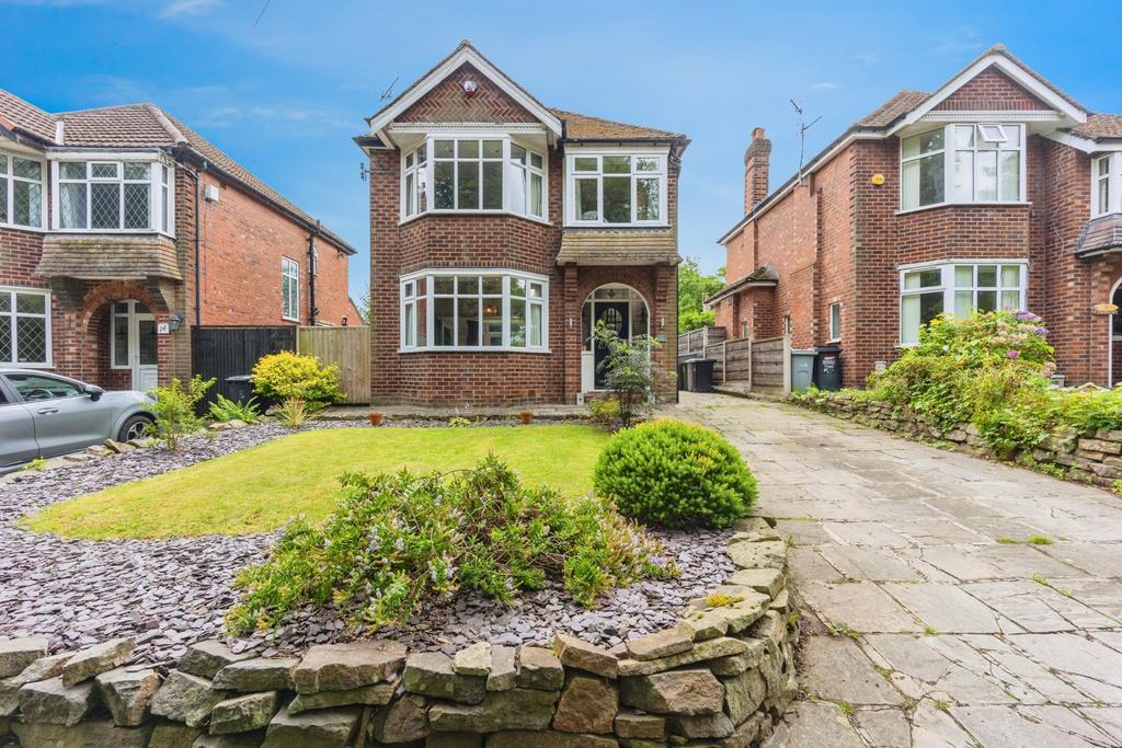 Hall Road, Wilmslow SK9 3 bed detached house for sale - £500,000