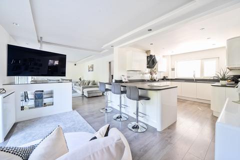 undefined, Coombe Drive, Bedfordshire LU6