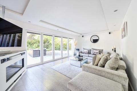 undefined, Coombe Drive, Bedfordshire LU6
