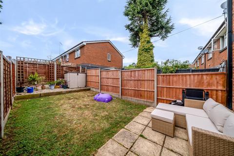 28 Pennington Way, London, SE12 9QB