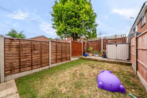 28 Pennington Way, London, SE12 9QB