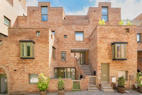 Edgewood Mews, London N3