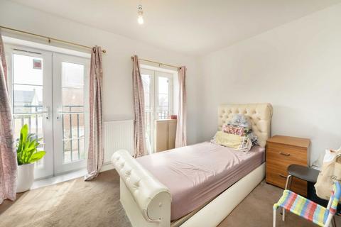 28 Lovegrove Way, London, N20 0EU