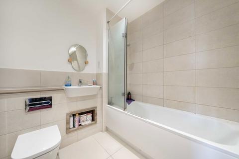 28 Lovegrove Way, London, N20 0EU