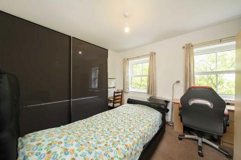 28 Lovegrove Way, London, N20 0EU