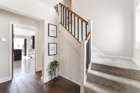 4 bedroom semi-detached house for sale, Merland Rise, Tadworth