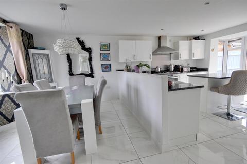 4 bedroom detached house for sale, Newman Avenue, Beverley