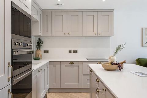 4 bedroom semi-detached house for sale, Station Road, Hampton TW12