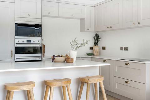 4 bedroom semi-detached house for sale, Station Road, Hampton TW12