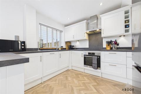 2 Cedar Close, Uttoxeter, ST14 7NP