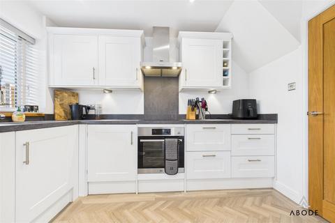 2 Cedar Close, Uttoxeter, ST14 7NP