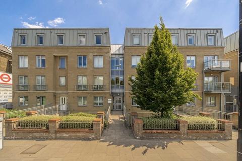 3 bedroom flat for sale, Seven Sisters Road, London N4