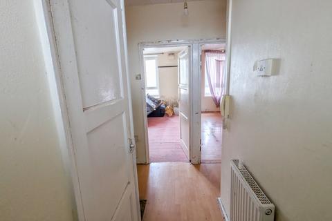 2 bedroom flat for sale, Acworth House, Barnfield Road, London, SE18