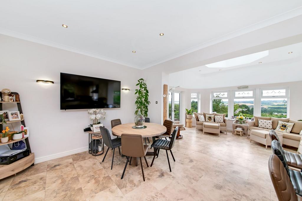 Living dining kitchen