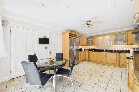 4 bedroom detached house for sale, Flaxlands Road, Norwich NR16