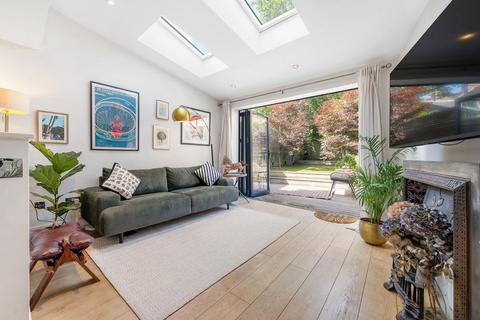 2 bedroom flat for sale, Concanon Road, SW2