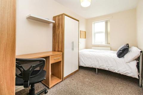 4 bedroom apartment to rent, Hyde Park Road - BILLS INCLUDED, Leeds LS6