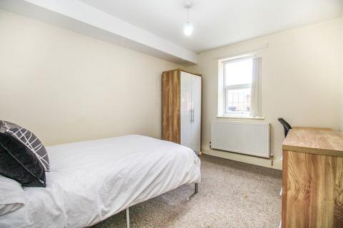 4 bedroom apartment to rent, Hyde Park Road - BILLS INCLUDED, Leeds LS6