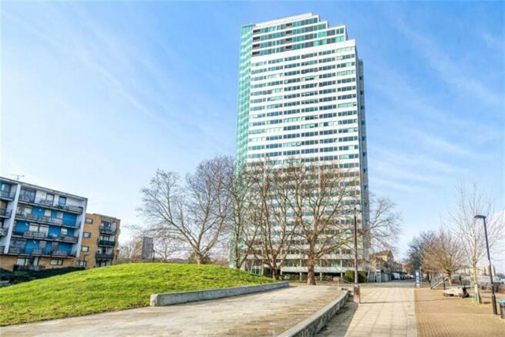 Aragon Tower London SE8 2 Bed Flat 370 000 Aragon Tower London SE8 2 Bed Flat 370 000