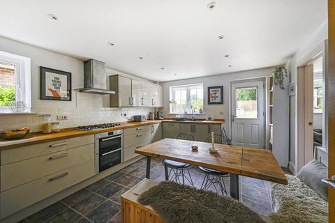 2 Garden Close, Woodchurch, Ashford, TN26 3NX