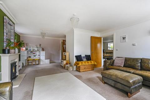 2 Garden Close, Woodchurch, Ashford, TN26 3NX