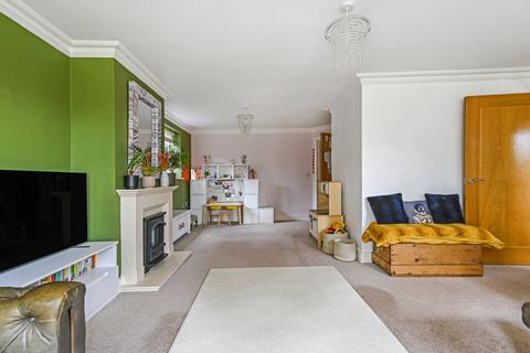 2 Garden Close, Woodchurch, Ashford, TN26 3NX